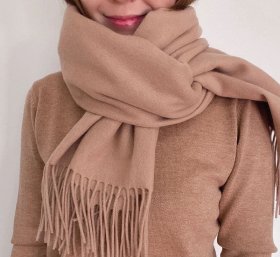 The scarf is lovely. Sleeky (image for) The scarf is lovely. Sleeky